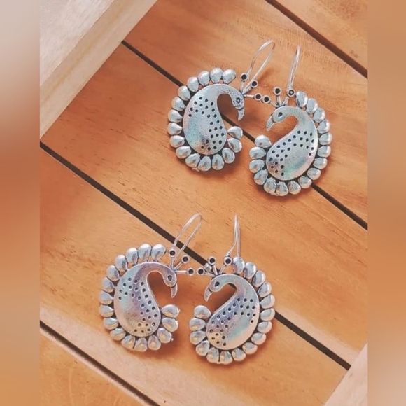 EARRINGS - Picture 3 of 3